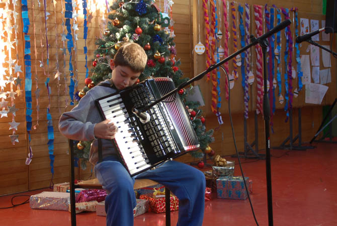Ujévi  koncert a Zmaj iskolában 2015. december 23. képek